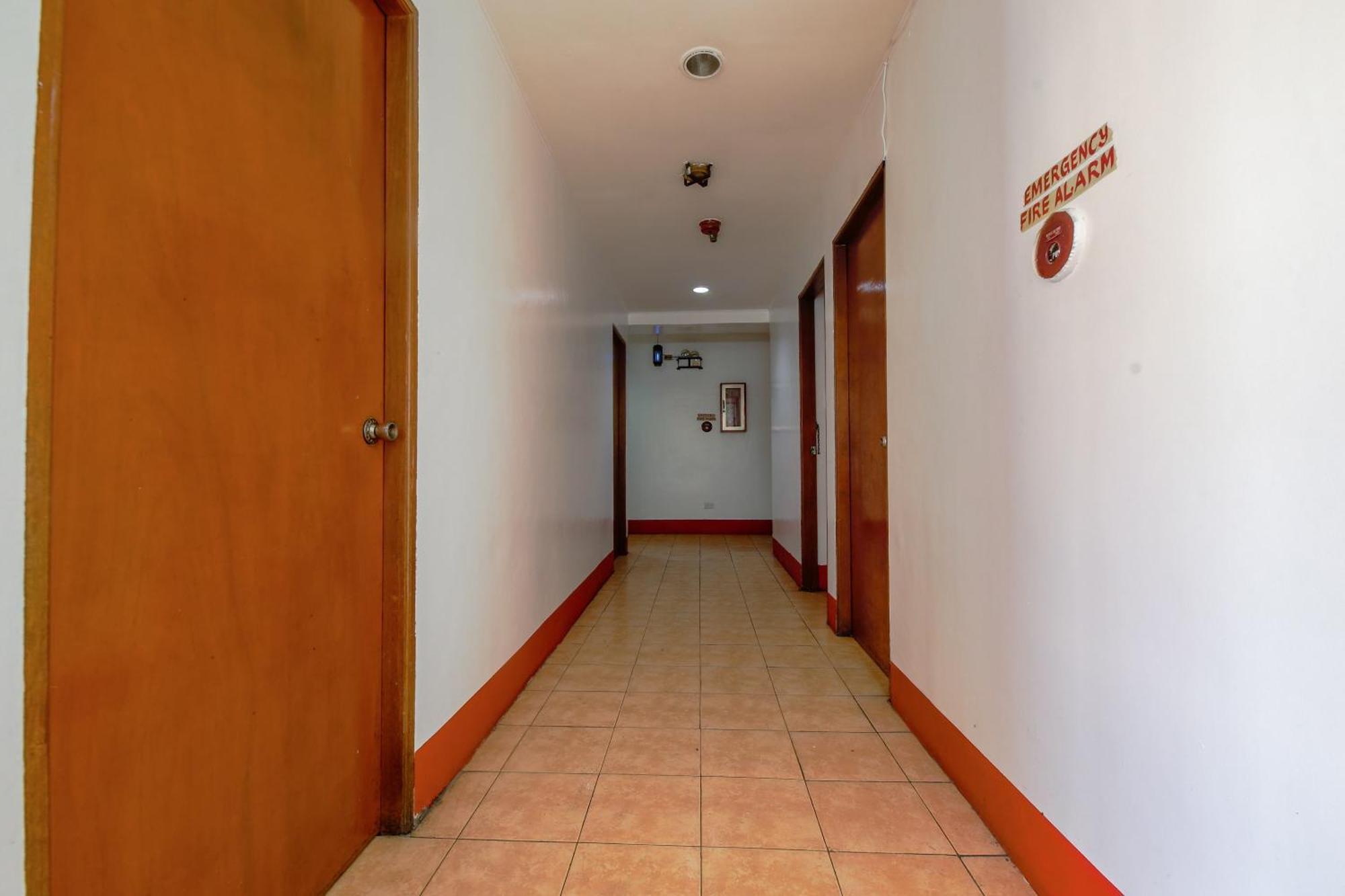 Busline Apartelle Quezon City Exterior photo