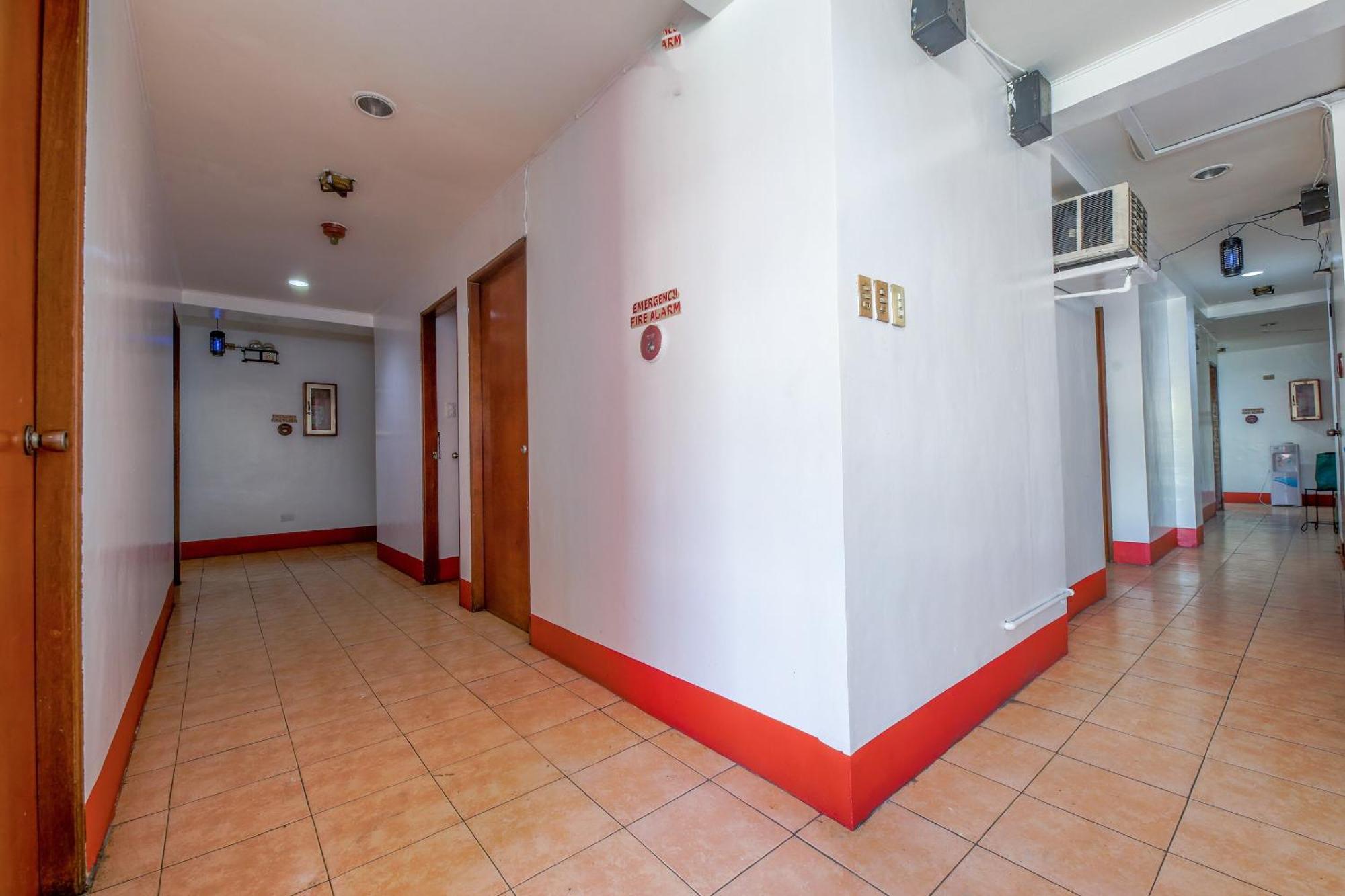 Busline Apartelle Quezon City Exterior photo